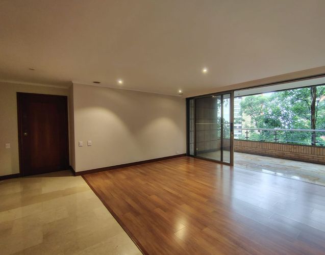 Apartamento de 3 alcobas en arriendo en El Poblado, Medellín, 197 m² · foto 3 de 19
