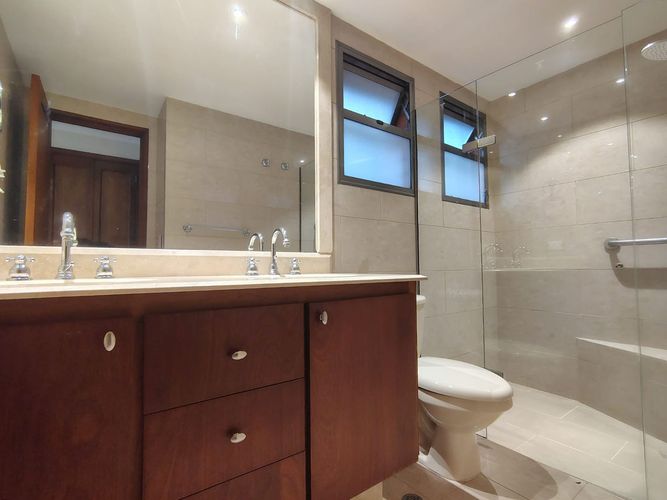 Apartamento de 3 alcobas en arriendo en El Poblado, Medellín, 197 m² · foto 16 de 19