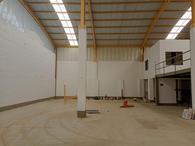 Bodega en arriendo en Los Naranjos, Itagüí, 970 m² · foto 3 de 11