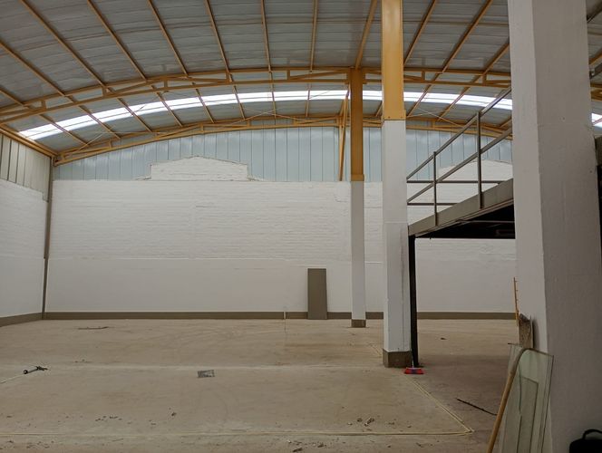Bodega en arriendo en Los Naranjos, Itagüí, 970 m² · foto 7 de 11