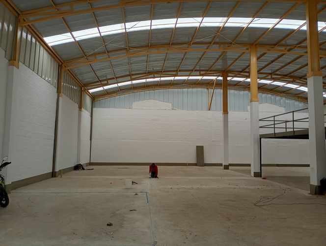 Bodega en arriendo en Los Naranjos, Itagüí, 970 m² · foto 4 de 11