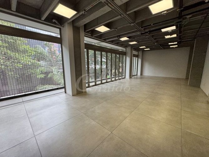 Oficina en arriendo en El Poblado, Medellín, 122 m² · foto 4 de 6