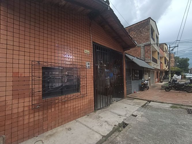 Bodega en arriendo en Cristo Rey, Medellín, 210 m² · foto 6 de 16