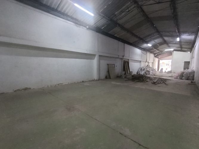 Bodega en arriendo en Cristo Rey, Medellín, 210 m² · foto 11 de 16
