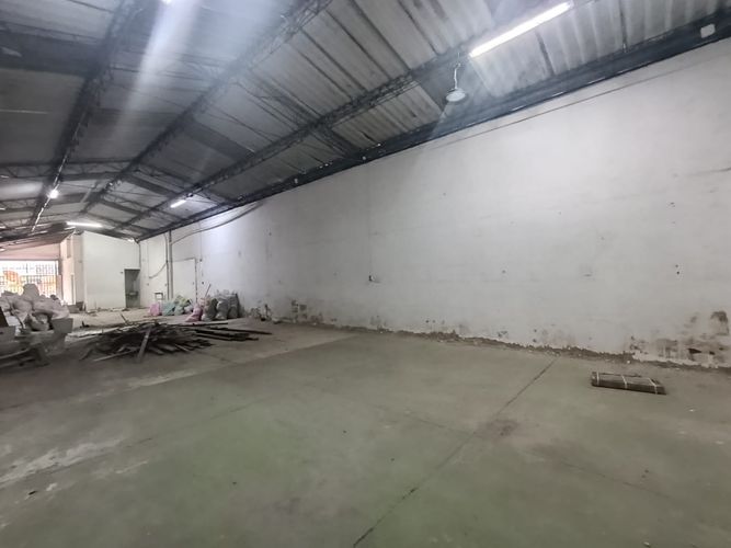 Bodega en arriendo en Cristo Rey, Medellín, 210 m² · foto 12 de 16