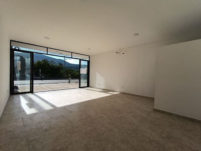Local en arriendo en Pisarreal, Los Patios, 47 m² · foto 2 de 3