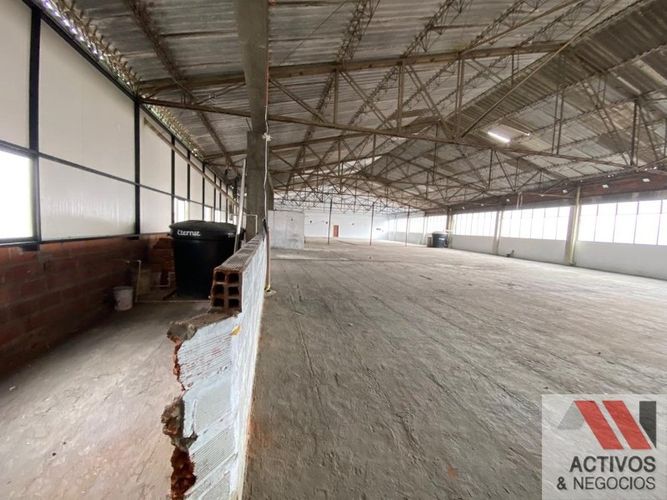 Bodega en arriendo en Colombia, Medellín, 1380 m² · foto 2 de 17