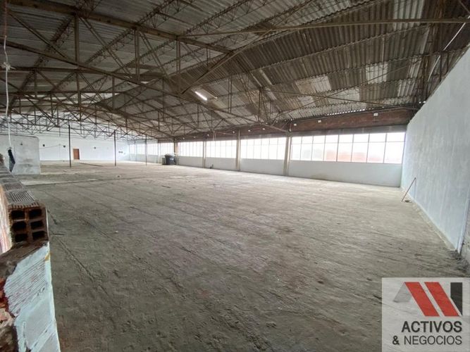 Bodega en arriendo en Colombia, Medellín, 1380 m² · foto 3 de 17