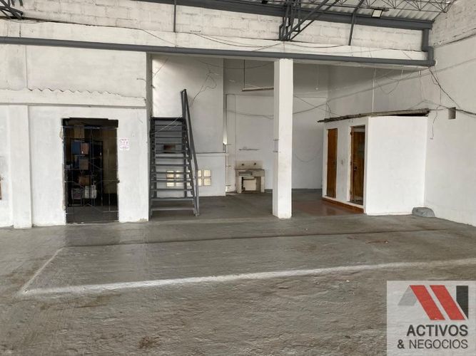 Bodega en arriendo en Colombia, Medellín, 1380 m² · foto 16 de 17