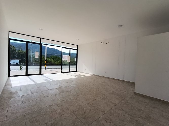 Local en arriendo en Pisarreal, Los Patios, 47 m² · foto 2 de 3