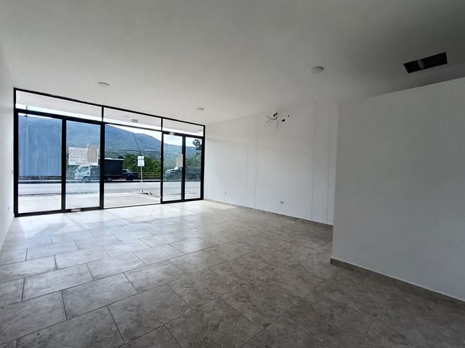 Local en arriendo en Pisarreal, Los Patios, 45 m² · foto 2 de 3
