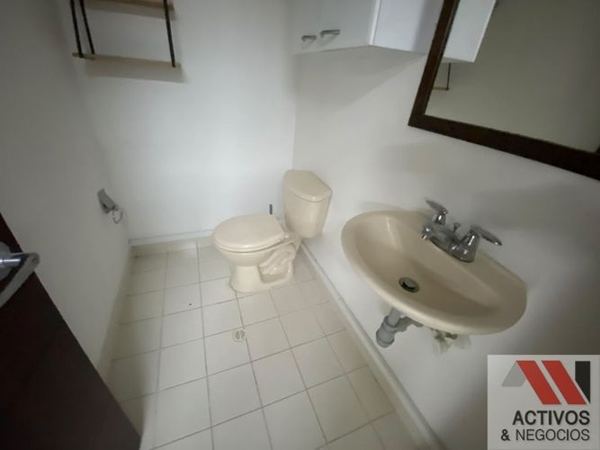 Oficina en arriendo en Los Balsos, Medellín, 875 m² · foto 5 de 8