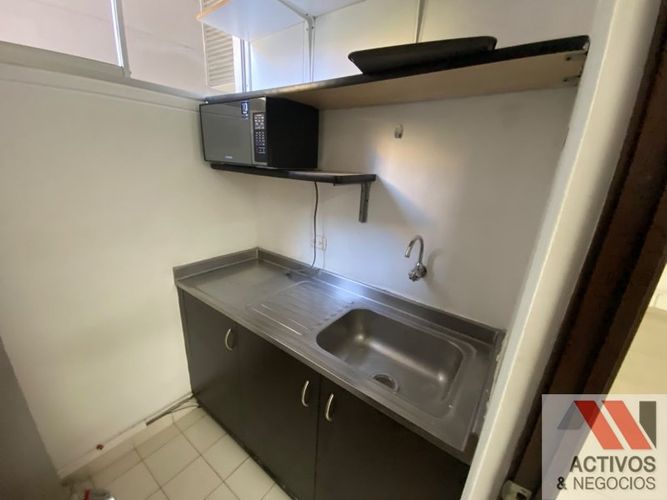 Oficina en arriendo en Los Balsos, Medellín, 875 m² · foto 7 de 8