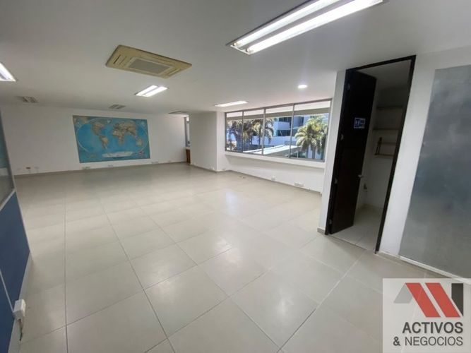 Oficina en arriendo en Los Balsos, Medellín, 875 m² · foto 8 de 8