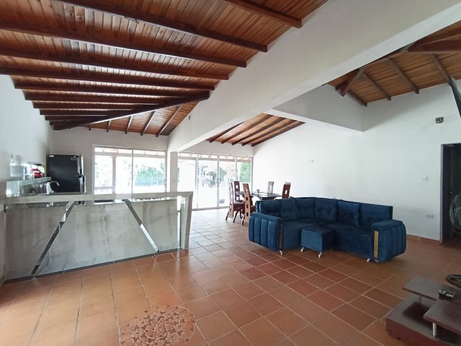 Casa de 4 alcobas en arriendo en California, Los Patios, 400 m² · foto 2 de 18