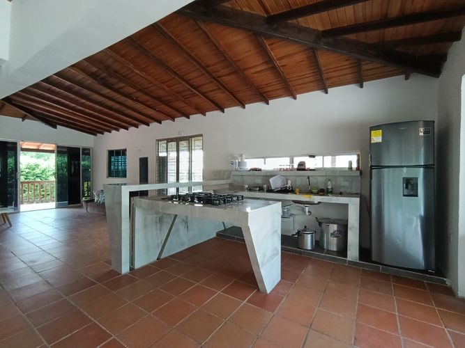 Casa de 4 alcobas en arriendo en California, Los Patios, 400 m² · foto 3 de 18