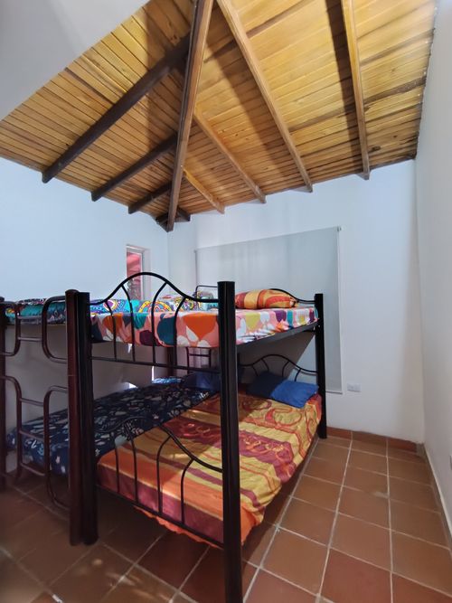 Casa de 4 alcobas en arriendo en California, Los Patios, 400 m² · foto 9 de 18