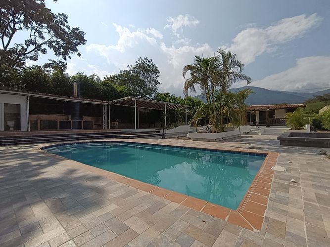 Casa de 4 alcobas en arriendo en California, Los Patios, 400 m² · foto 15 de 18