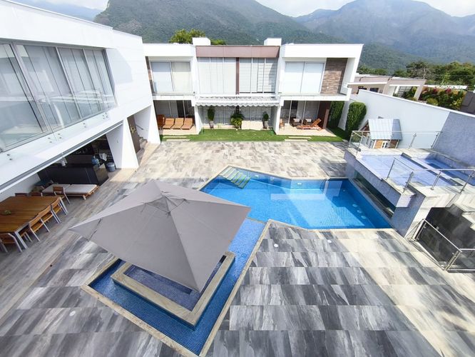 Casa de 12 alcobas en venta en La Riviera, Cúcuta, 1000 m² · foto 5 de 24