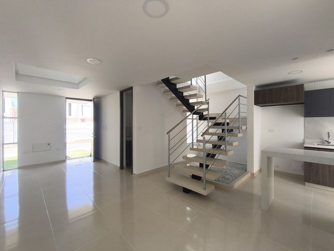 Casa de 3 alcobas en venta en Prados Del Este, Cúcuta, 81 m² · foto 2 de 18