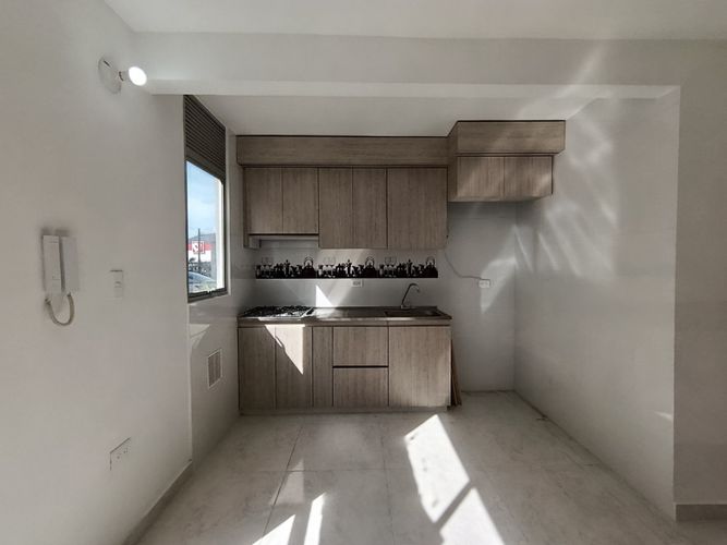 Apartamento de 2 alcobas en venta en Agualinda I, Los Patios, 47 m² · foto 2 de 12