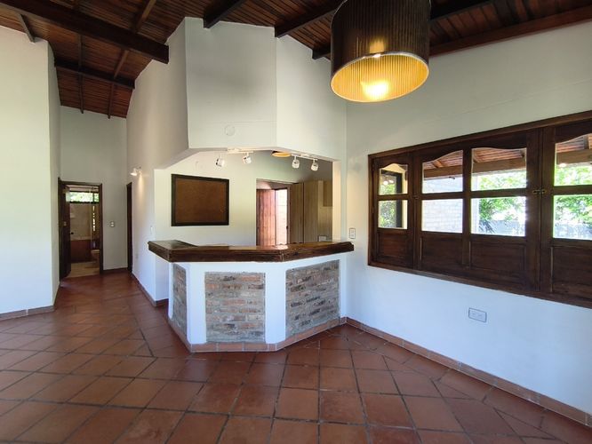 Casa de 2 alcobas en venta en California, Los Patios, 160 m² · foto 2 de 11