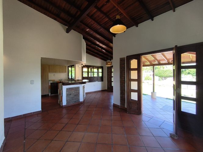 Casa de 2 alcobas en venta en California, Los Patios, 160 m² · foto 3 de 11