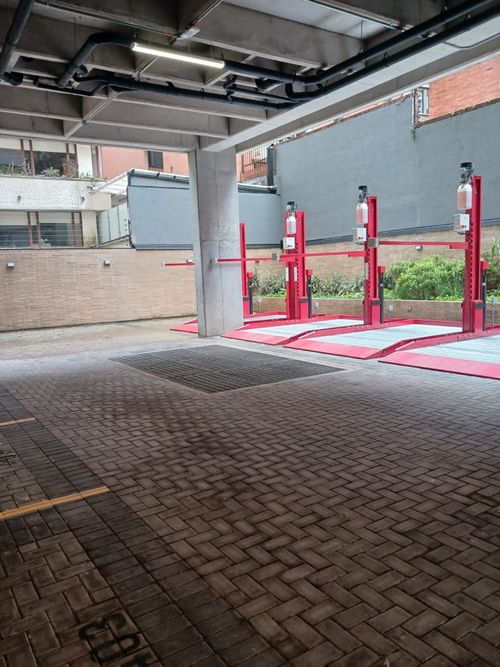 Apartamento de 3 alcobas en venta en La Cabrera, Bogotá, 172 m² · foto 2 de 24