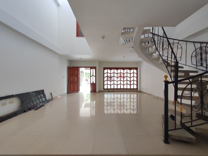 Casa de 5 alcobas en venta en Santa Lucia, Cúcuta, 279 m² · foto 2 de 24