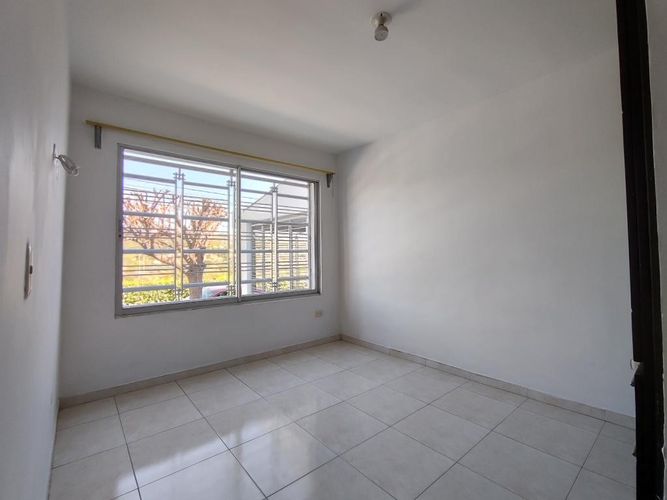 Casa de 2 alcobas en venta en Ub. Portal De Los Alcaceres, Villa del Rosario, 70 m² · foto 3 de 7
