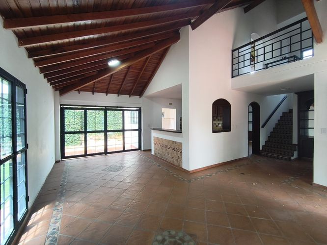Casa de 5 alcobas en venta en Lomita Hermosa, Villa del Rosario, 176 m² · foto 2 de 15