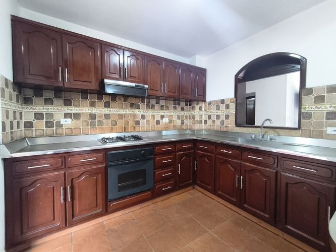 Casa de 5 alcobas en venta en Lomita Hermosa, Villa del Rosario, 176 m² · foto 3 de 15