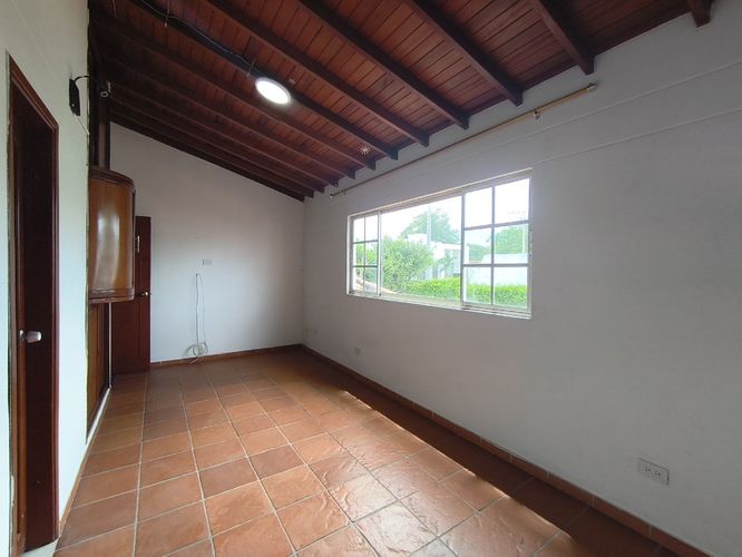 Casa de 5 alcobas en venta en Lomita Hermosa, Villa del Rosario, 176 m² · foto 11 de 15