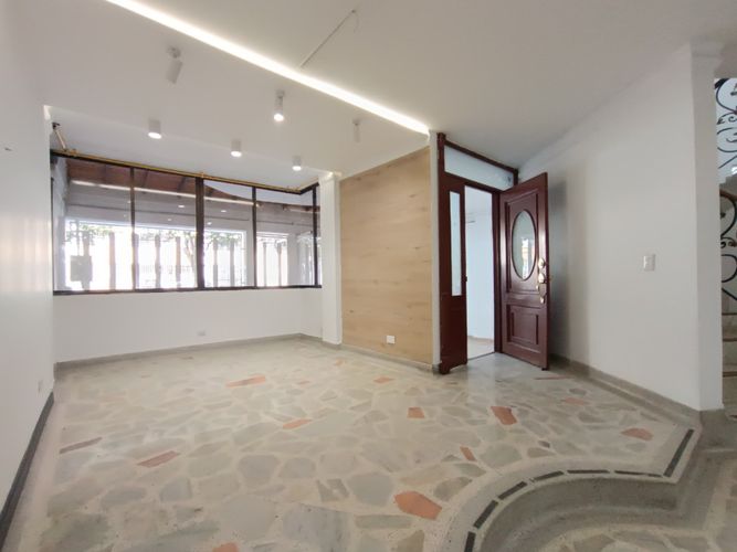 Casa de 5 alcobas en venta en Bellavista, Cúcuta, 263 m² · foto 2 de 24