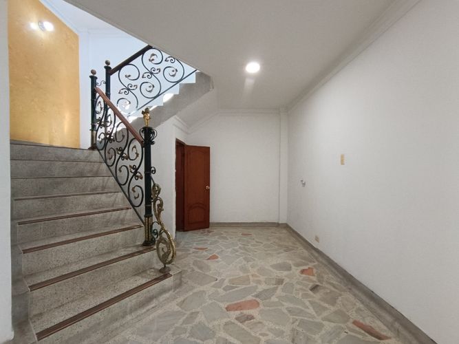 Casa de 5 alcobas en venta en Bellavista, Cúcuta, 263 m² · foto 7 de 24