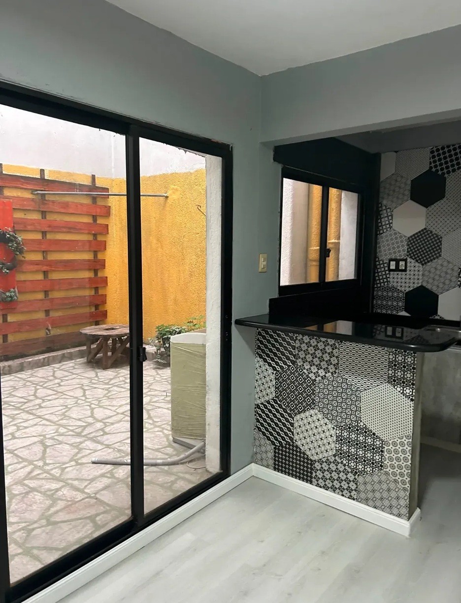 ALQUILER EN EL CENTRO, 2 DORMITORIOS, PISO 1 POR ESCALERA, BALCON Y TERRAZA, GASTOS BAJOS