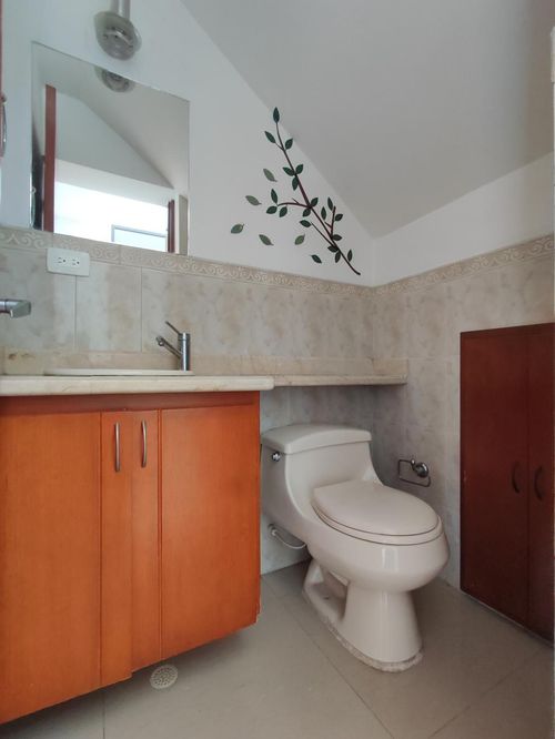 Casa de 3 alcobas en venta en La Floresta, Los Patios, 207 m² · foto 7 de 22