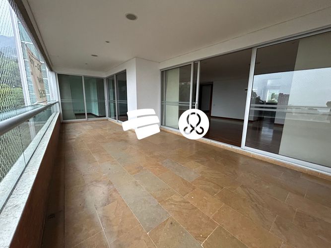 Apartamento de 3 alcobas en venta en Los Balsos, Medellín, 272 m² · foto 6 de 21