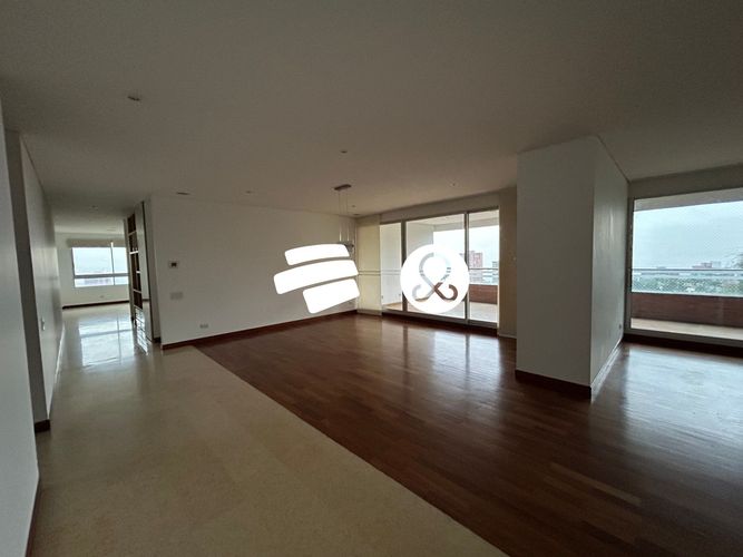 Apartamento de 3 alcobas en venta en Los Balsos, Medellín, 272 m² · foto 8 de 21