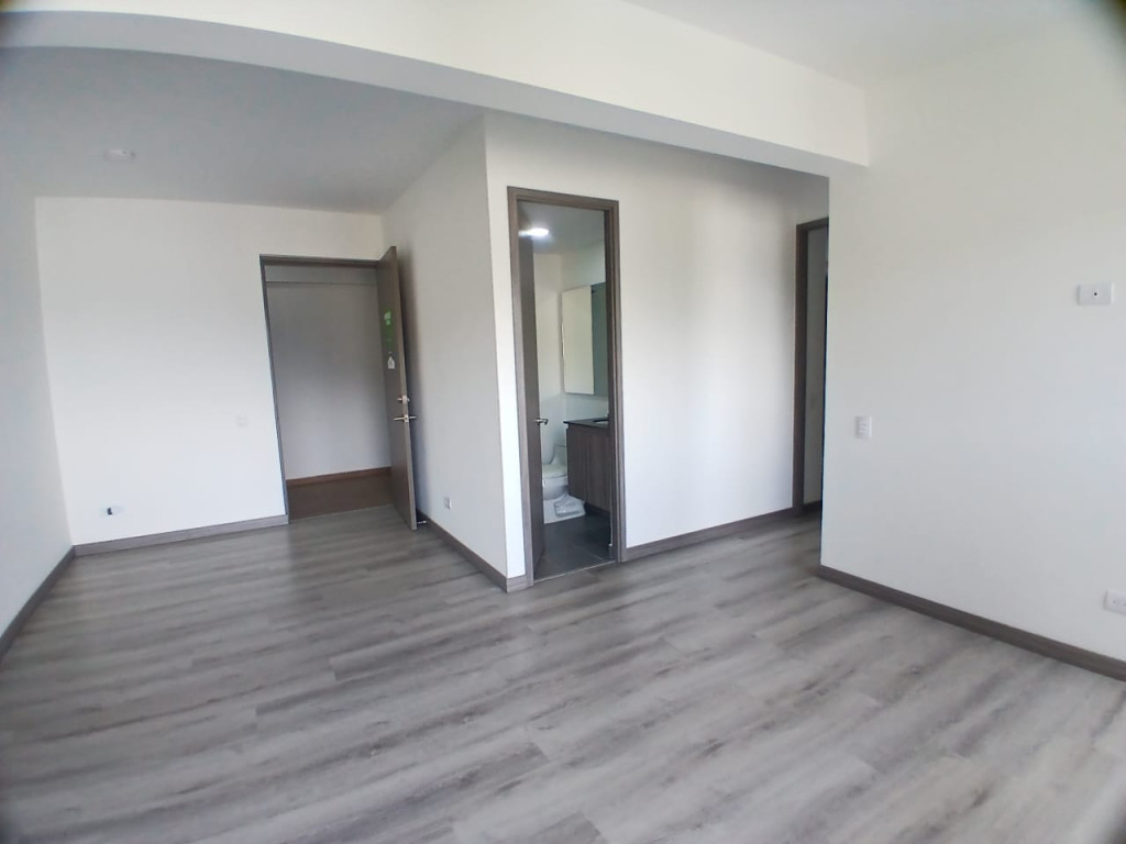 Apartamento en arriendo en El Poblado, Medellín · foto 3 de 12