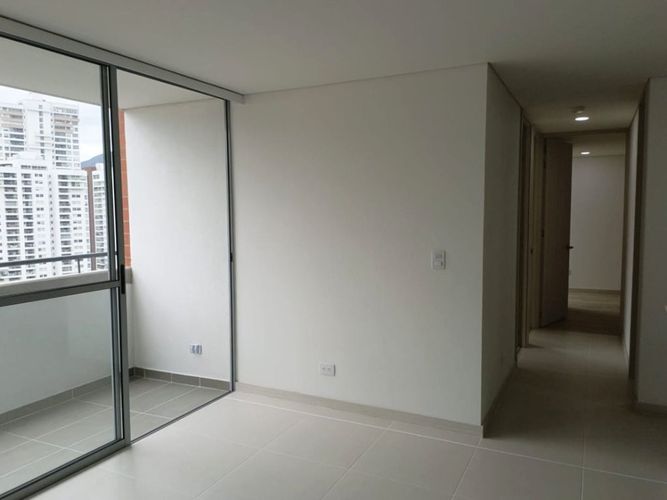 Apartamento de 3 alcobas en venta en San Juan Bautista, Itagüí, 67 m² · foto 2 de 17