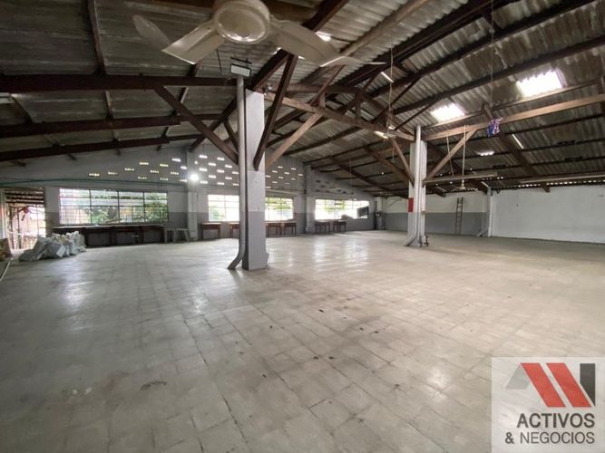 Bodega en arriendo en Colombia, Medellín, 600 m² · foto 2 de 7