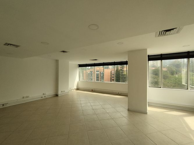 Oficina en arriendo en El Poblado, Medellín, 51 m² · foto 5 de 9