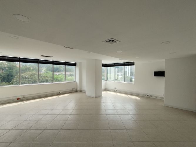 Oficina en arriendo en El Poblado, Medellín, 51 m² · foto 7 de 9