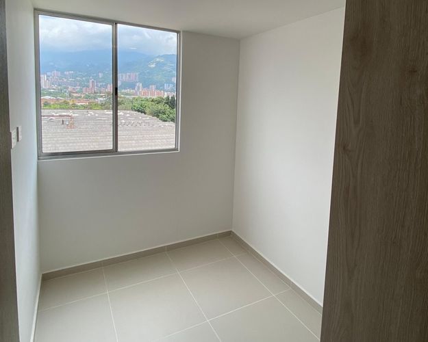 Apartamento de 3 alcobas en venta en San Juan Bautista, Itagüí, 64 m² · foto 5 de 11