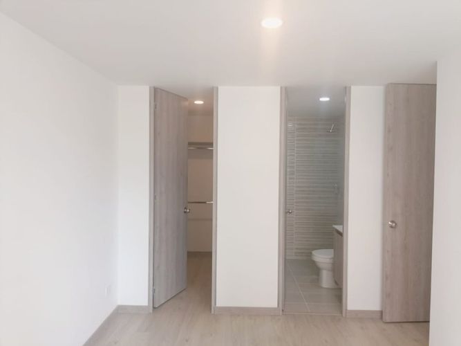 Apartamento de 3 alcobas en venta en San Juan Bautista, Itagüí, 68 m² · foto 10 de 15