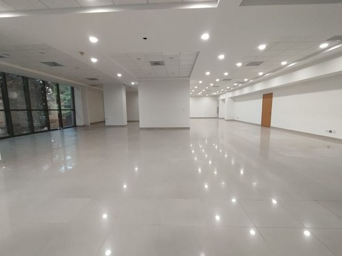 Oficina en arriendo en El Poblado, Medellín, 209 m² · foto 2 de 10