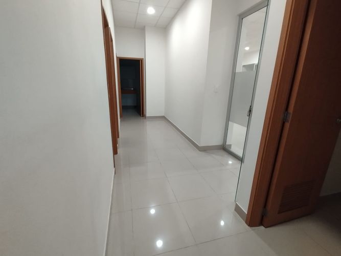 Oficina en arriendo en El Poblado, Medellín, 209 m² · foto 4 de 10