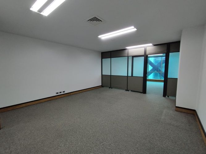 Oficina en arriendo en El Poblado, Medellín, 48 m² · foto 2 de 9