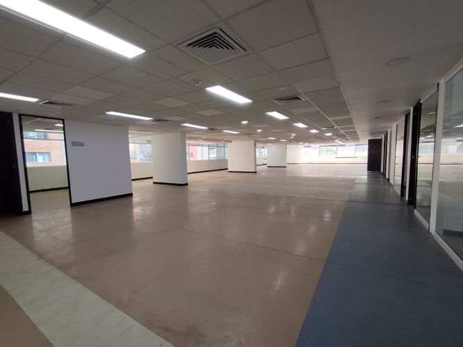 Oficina en arriendo en Villa Carlota, Medellín, 506 m² · foto 2 de 16